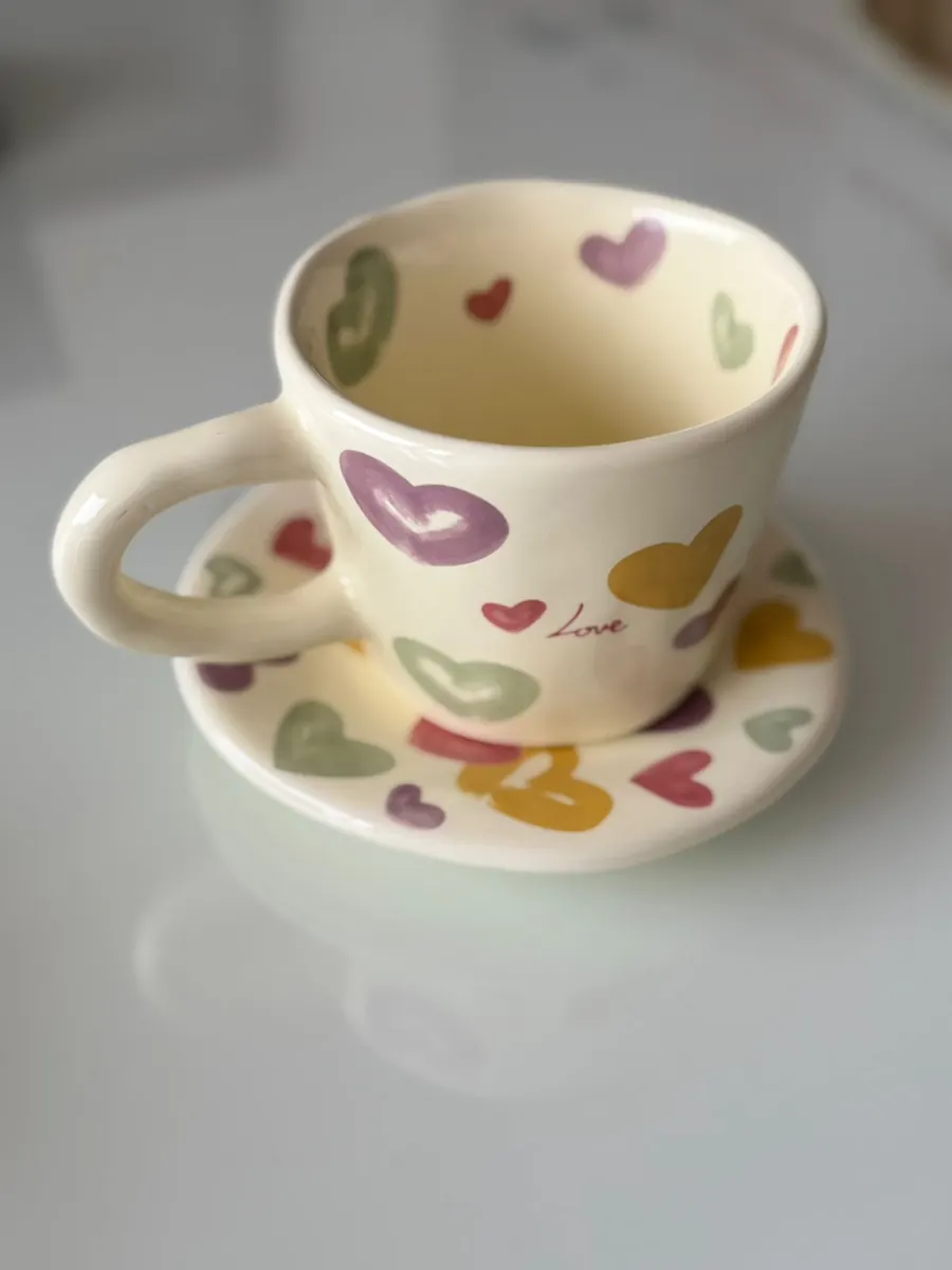 Juego de taza y plato cerámica corazones pastel Love — foto 3