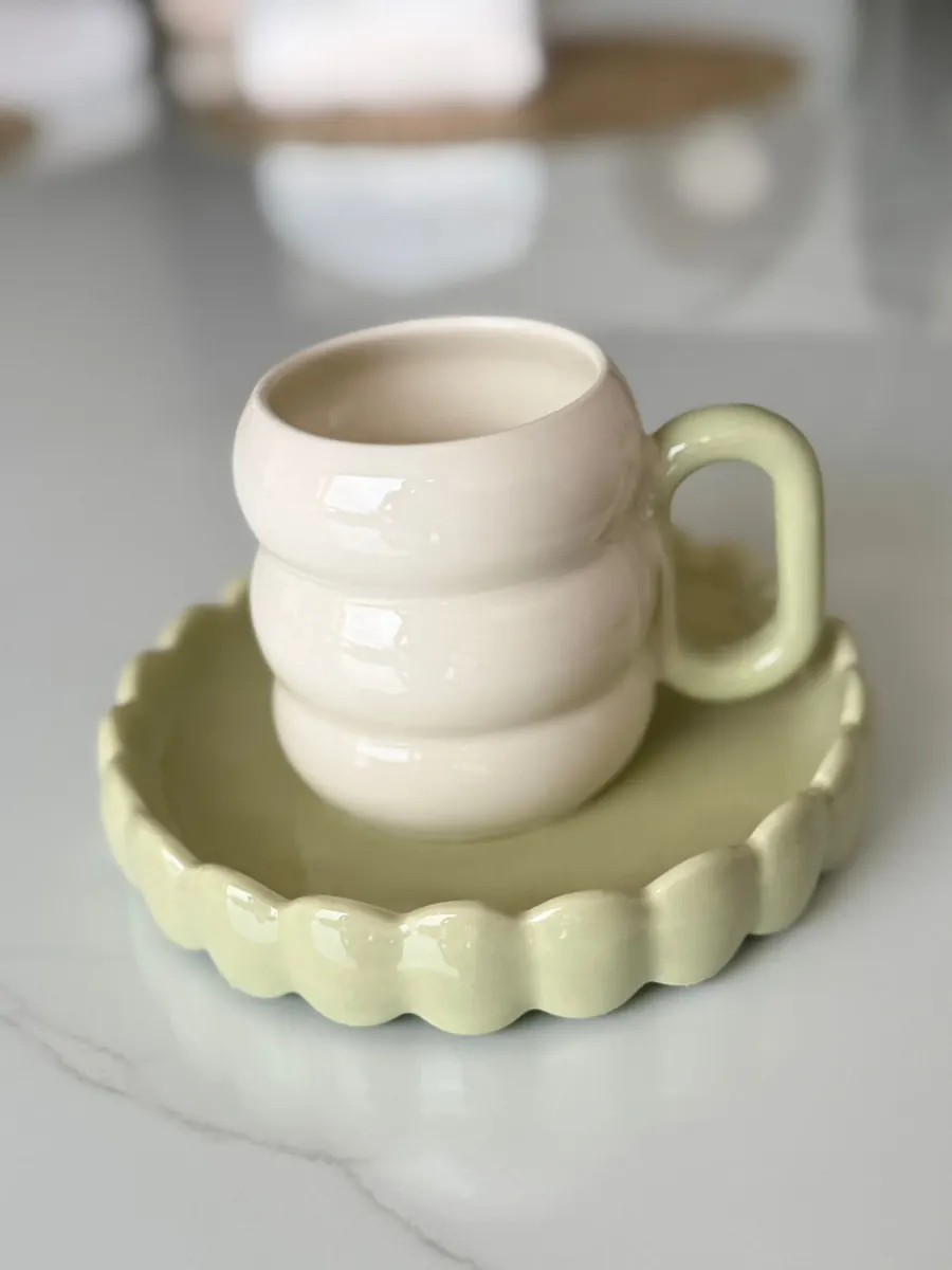 Taza orgánica brillante pastel verde